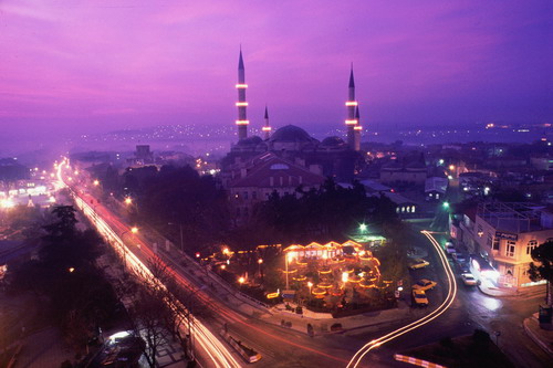 EDİRNE TARİH VE KÜLTÜR TURU 1.gün   istanbul / EDİRNE  Sabah saat 07:00’de İstanbul’dan hareket, saat 10:00’da Edirne’ye varış. Müsait ise otele yerleşme. Kent içi tarih...